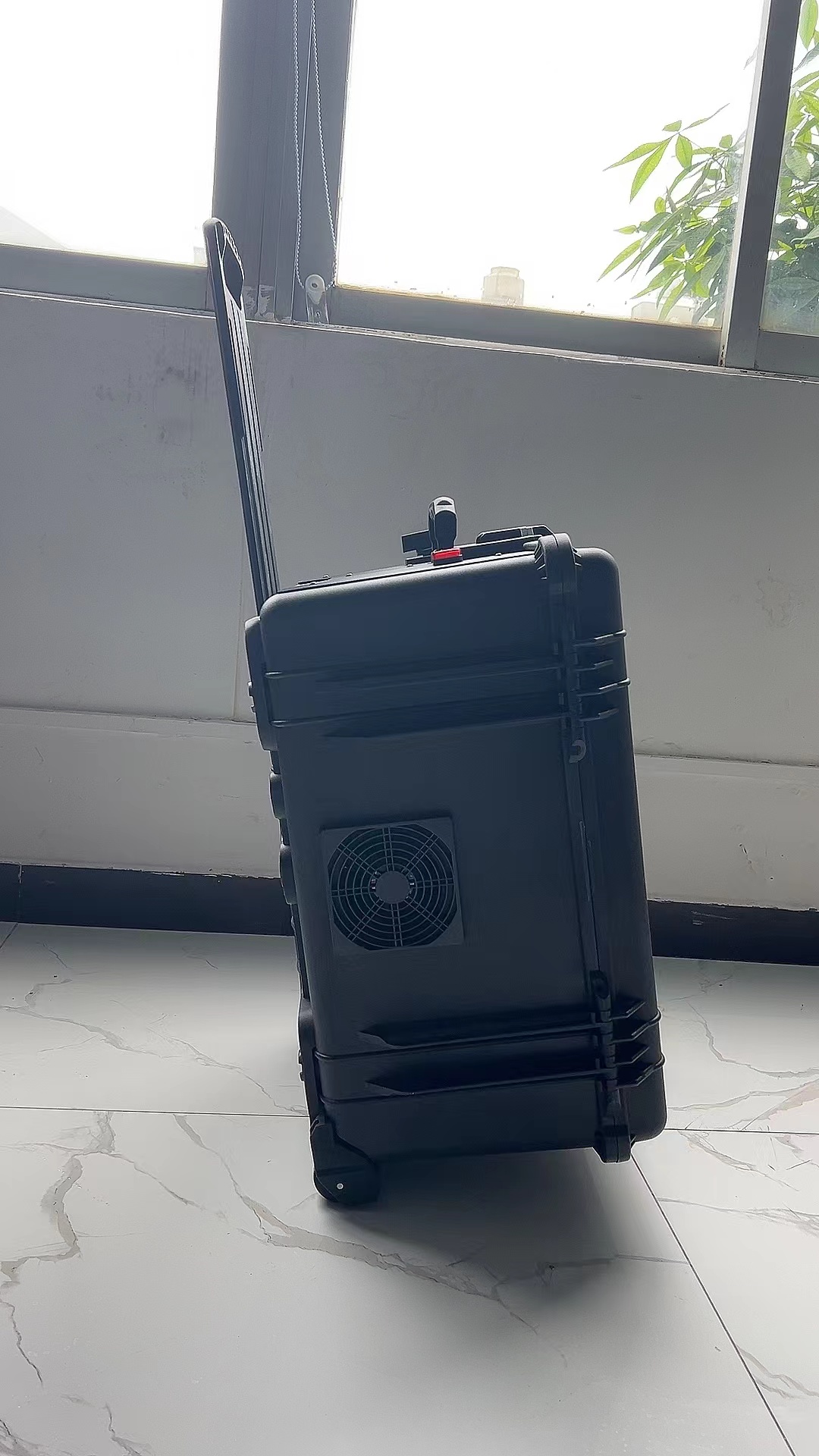 多文镇手拉箱型移动通信干扰器